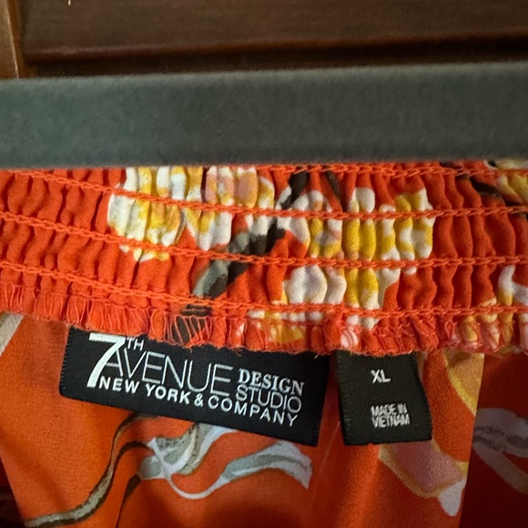 Cute off shoulder top - Picture 2 of 5